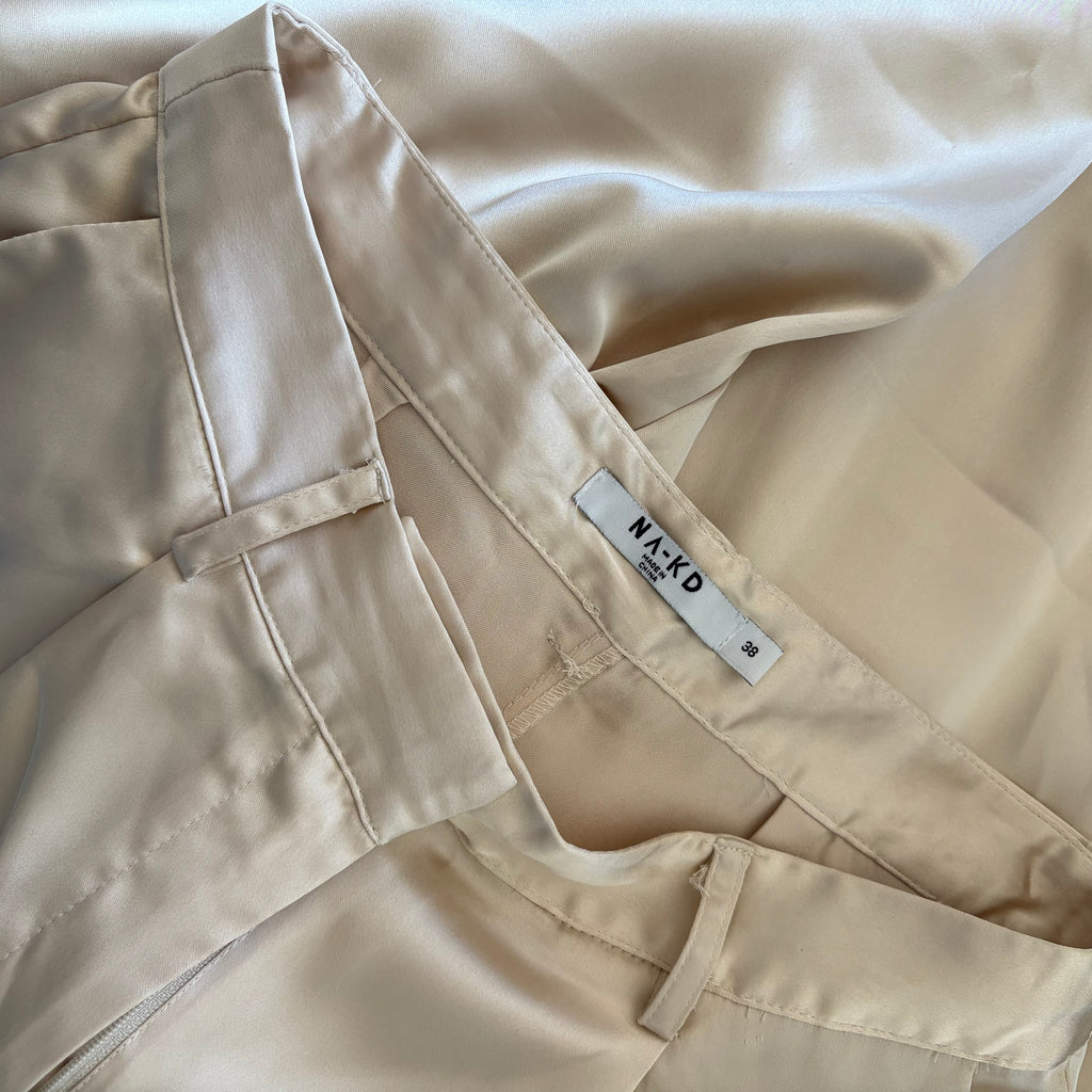 Pantalon "NA-KD"